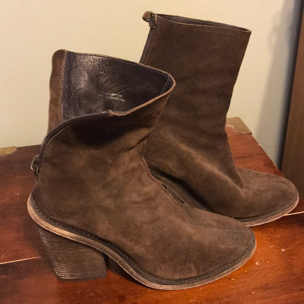 Slouchy chocolate brown booties
